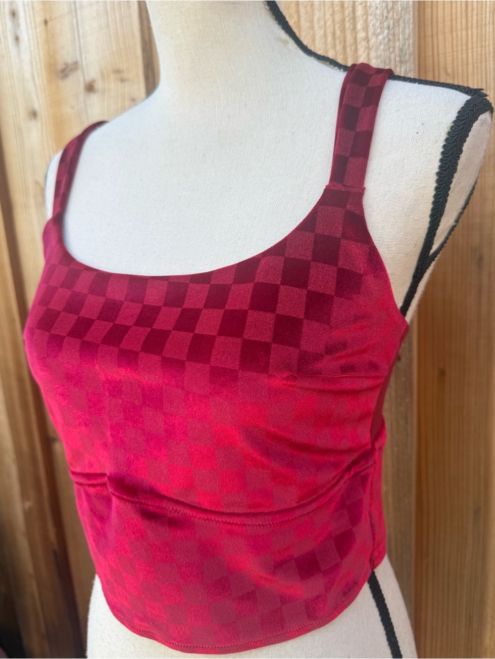 Colsie Red Checkered Cropped Tank Top - Picture 2 of 6